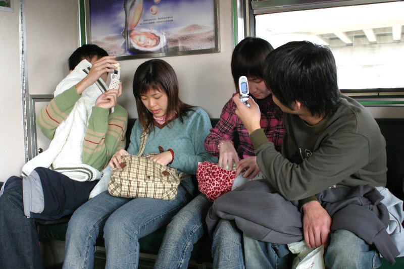 台灣鐵路旅遊攝影街拍帥哥拍照手機2005-02-10攝影照片1