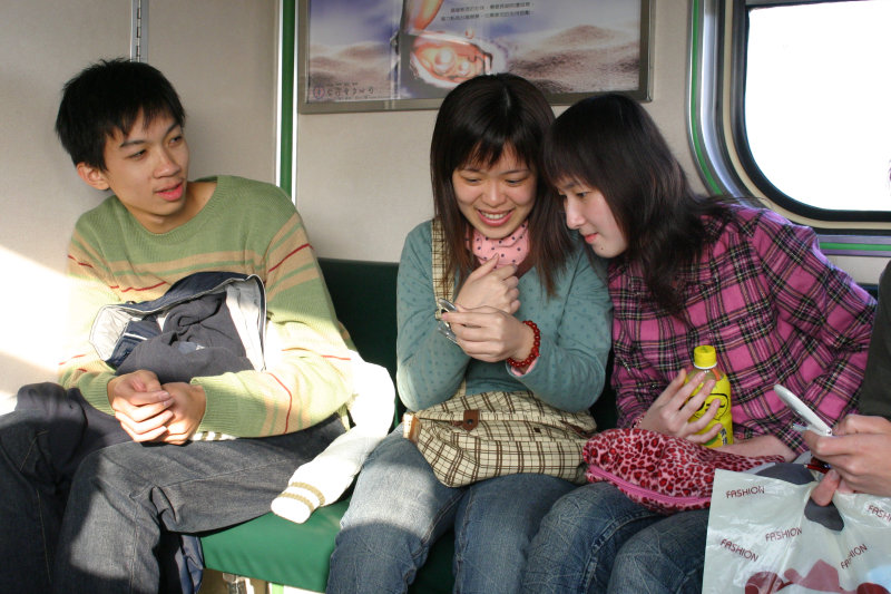 台灣鐵路旅遊攝影街拍帥哥拍照手機2005-02-10攝影照片8
