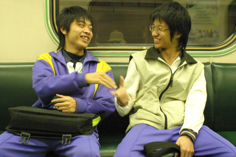 台灣鐵路旅遊攝影街拍帥哥東勢高工對話同學2006-01-03攝影照片4