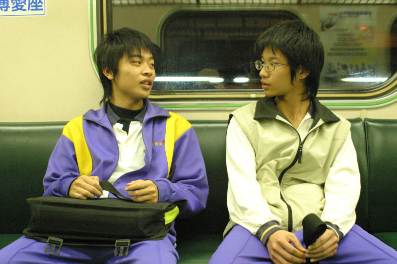 台灣鐵路旅遊攝影街拍帥哥東勢高工對話同學2006-01-03攝影照片8