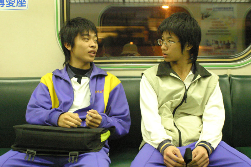 台灣鐵路旅遊攝影街拍帥哥東勢高工對話同學2006-01-03攝影照片9