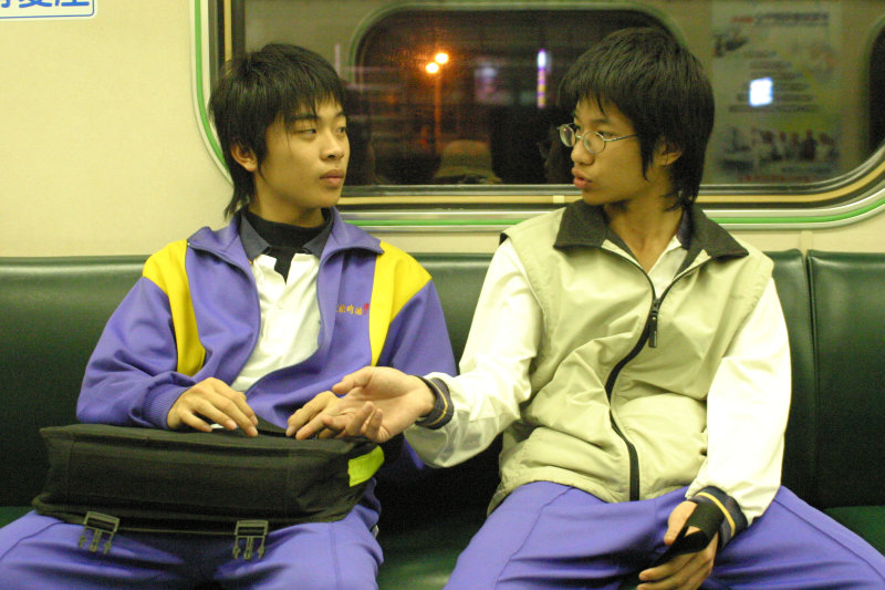 台灣鐵路旅遊攝影街拍帥哥東勢高工對話同學2006-01-03攝影照片11
