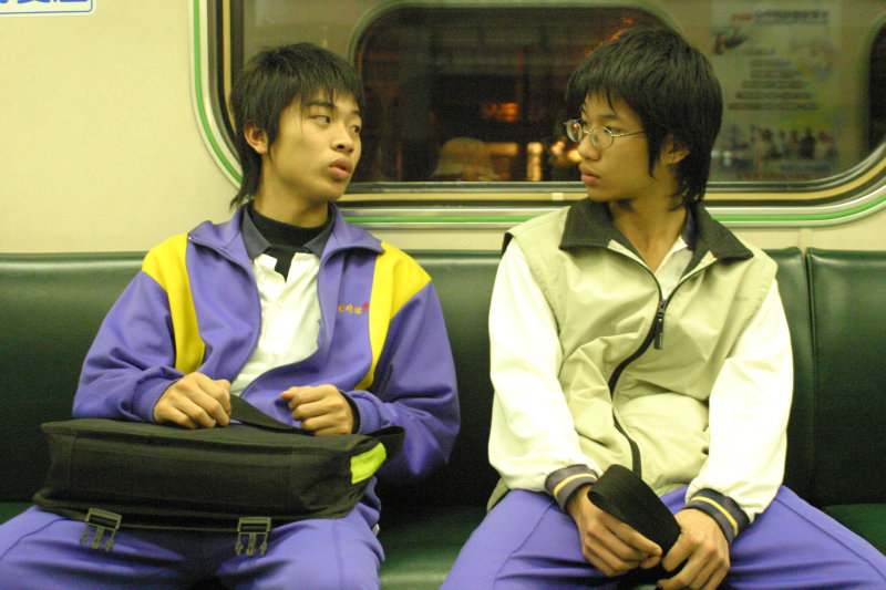 台灣鐵路旅遊攝影街拍帥哥東勢高工對話同學2006-01-03攝影照片12