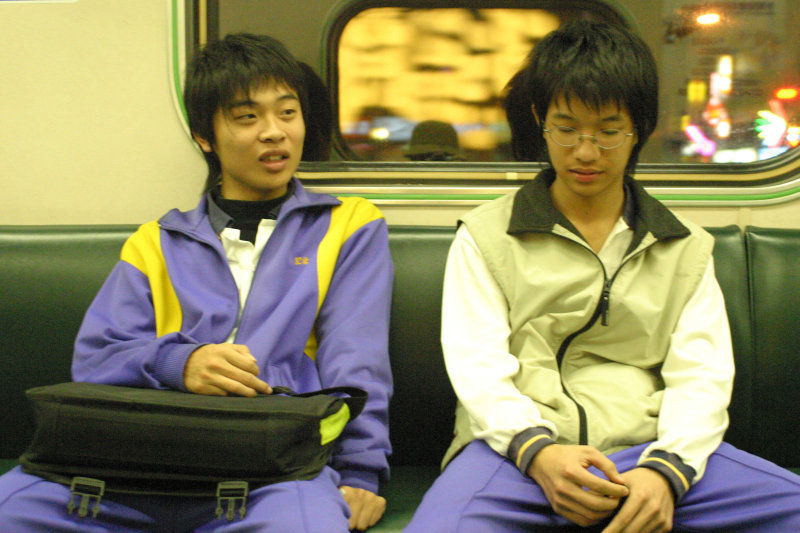 台灣鐵路旅遊攝影街拍帥哥東勢高工對話同學2006-01-03攝影照片17