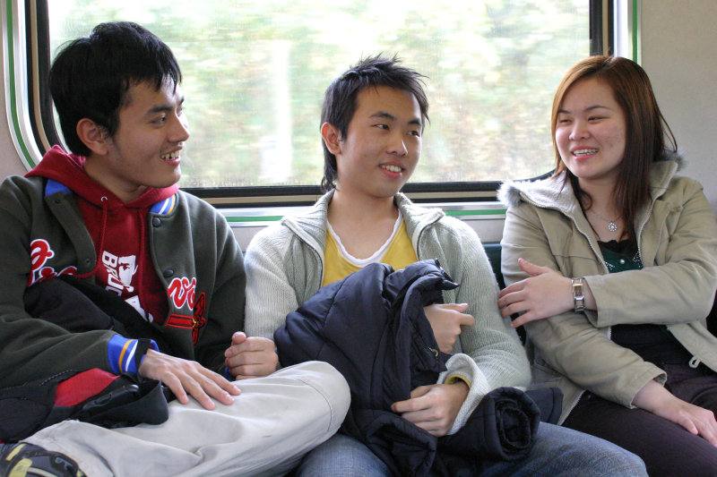 台灣鐵路旅遊攝影街拍帥哥玩手機2005-02-10攝影照片8