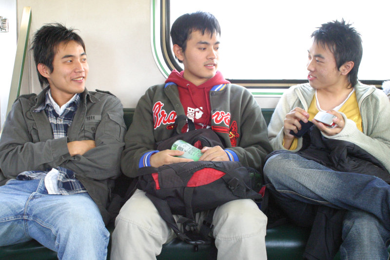 台灣鐵路旅遊攝影街拍帥哥玩手機2005-02-10攝影照片15