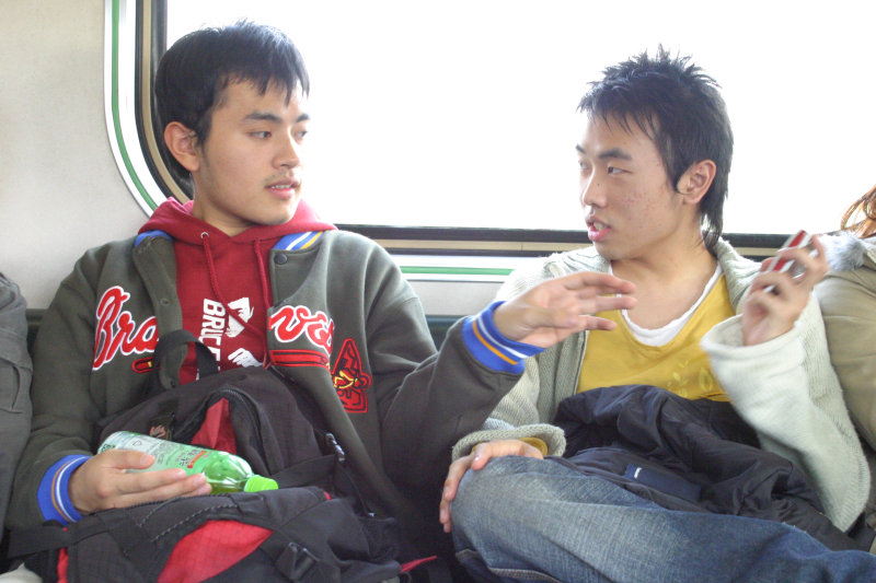 台灣鐵路旅遊攝影街拍帥哥玩手機2005-02-10攝影照片18