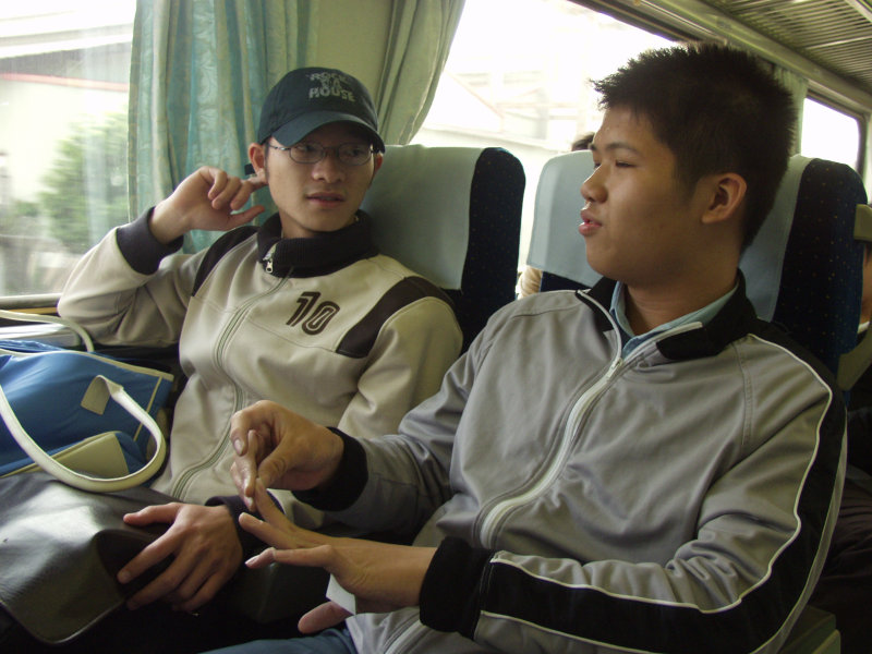台灣鐵路旅遊攝影街拍帥哥自強號PP交談旅客攝影照片4