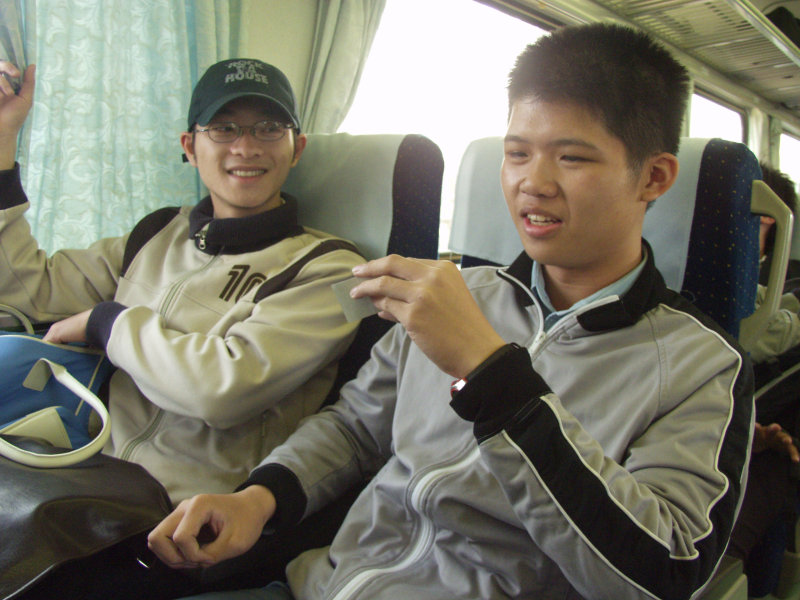 台灣鐵路旅遊攝影街拍帥哥自強號PP交談旅客攝影照片10