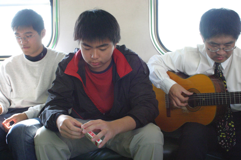 台灣鐵路旅遊攝影街拍帥哥藝文表演2005-01-23攝影照片6