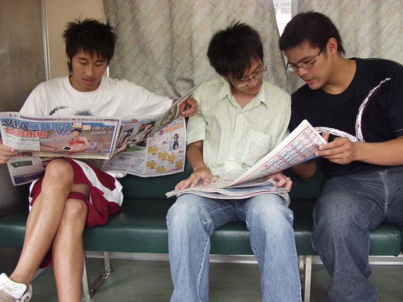 台灣鐵路旅遊攝影街拍帥哥蘋果日報20060730攝影照片2