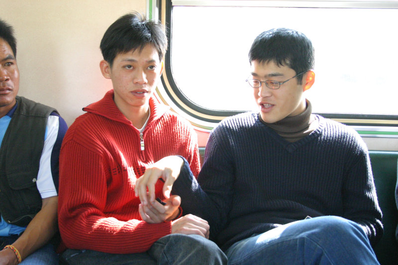 台灣鐵路旅遊攝影街拍帥哥阿兵哥的對話2005-02-10攝影照片3