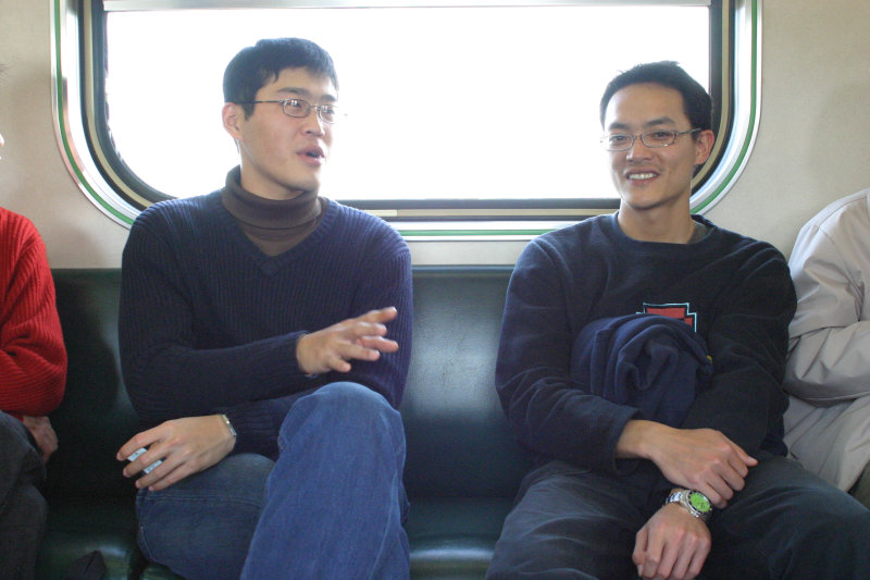 台灣鐵路旅遊攝影街拍帥哥阿兵哥的對話2005-02-10攝影照片12