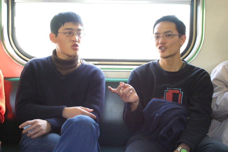 台灣鐵路旅遊攝影街拍帥哥阿兵哥的對話2005-02-10攝影照片23