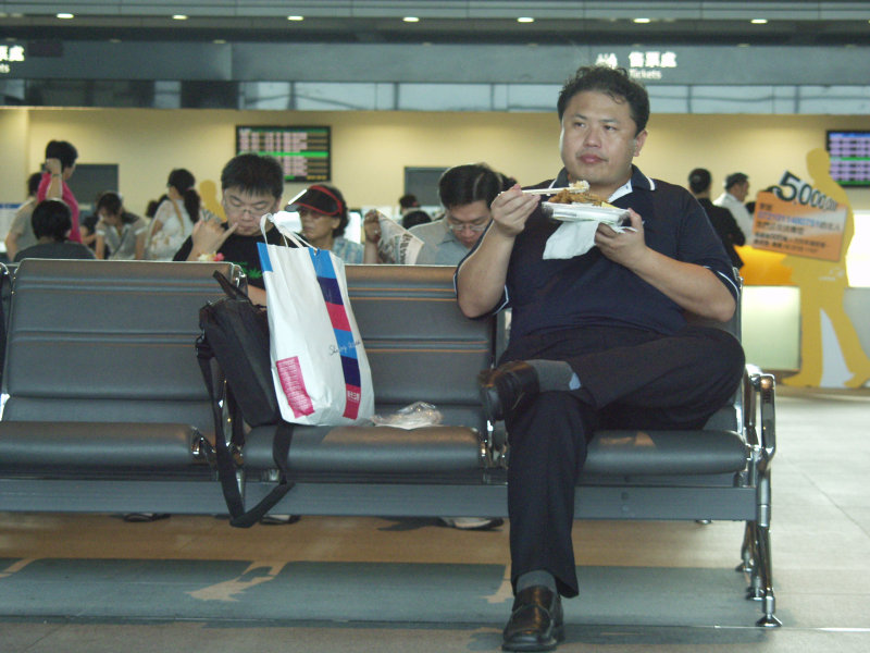 台灣鐵路旅遊攝影高鐵台灣高鐵台中烏日站旅客特寫篇攝影照片375