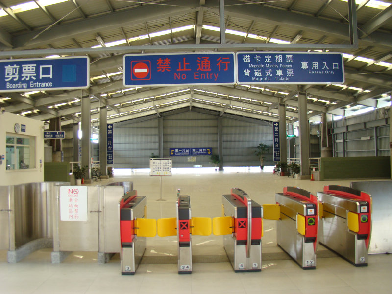 台灣鐵路旅遊攝影高鐵台鐵新烏日火車站建築攝影照片4