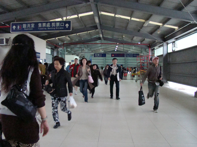 台灣鐵路旅遊攝影高鐵台鐵新烏日火車站建築攝影照片9