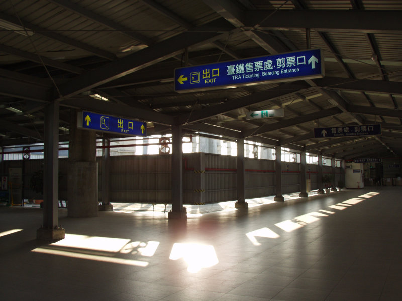 台灣鐵路旅遊攝影高鐵台鐵新烏日火車站建築攝影照片38