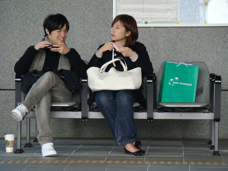 台灣鐵路旅遊攝影高鐵台鐵新烏日火車站月台旅客攝影照片73
