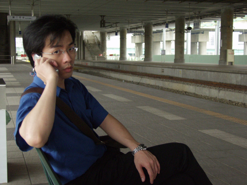 台灣鐵路旅遊攝影高鐵台鐵新烏日火車站月台旅客攝影照片135