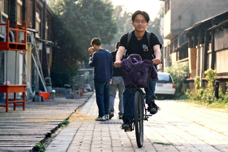 藝術走廊(藝術家工作室前)2000年至2003年橘園經營時期台中20號倉庫藝術特區藝術村