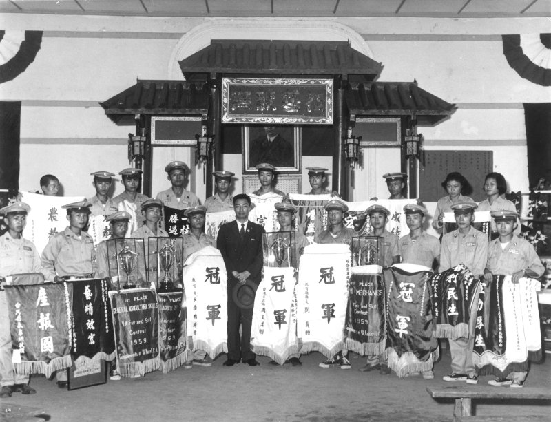 台灣省第一屆農業教育展老照片時光機