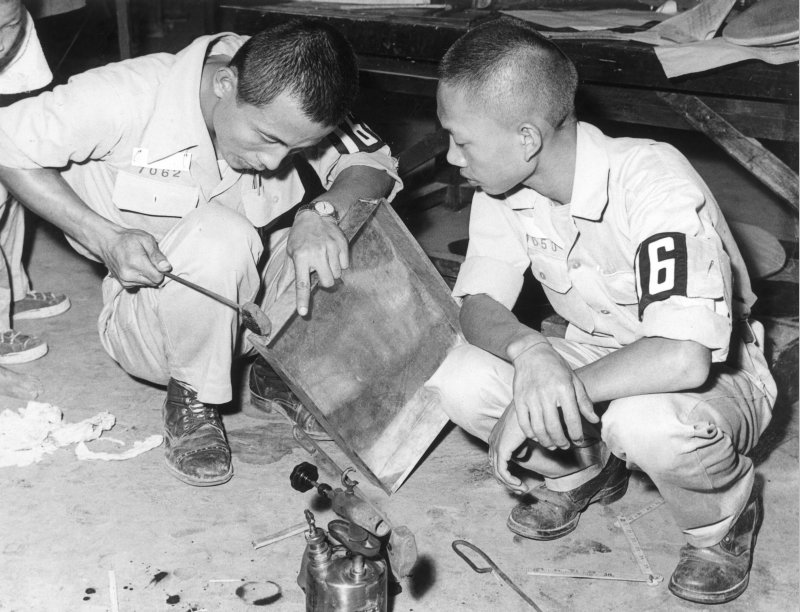 台灣省第一屆農業教育展老照片時光機