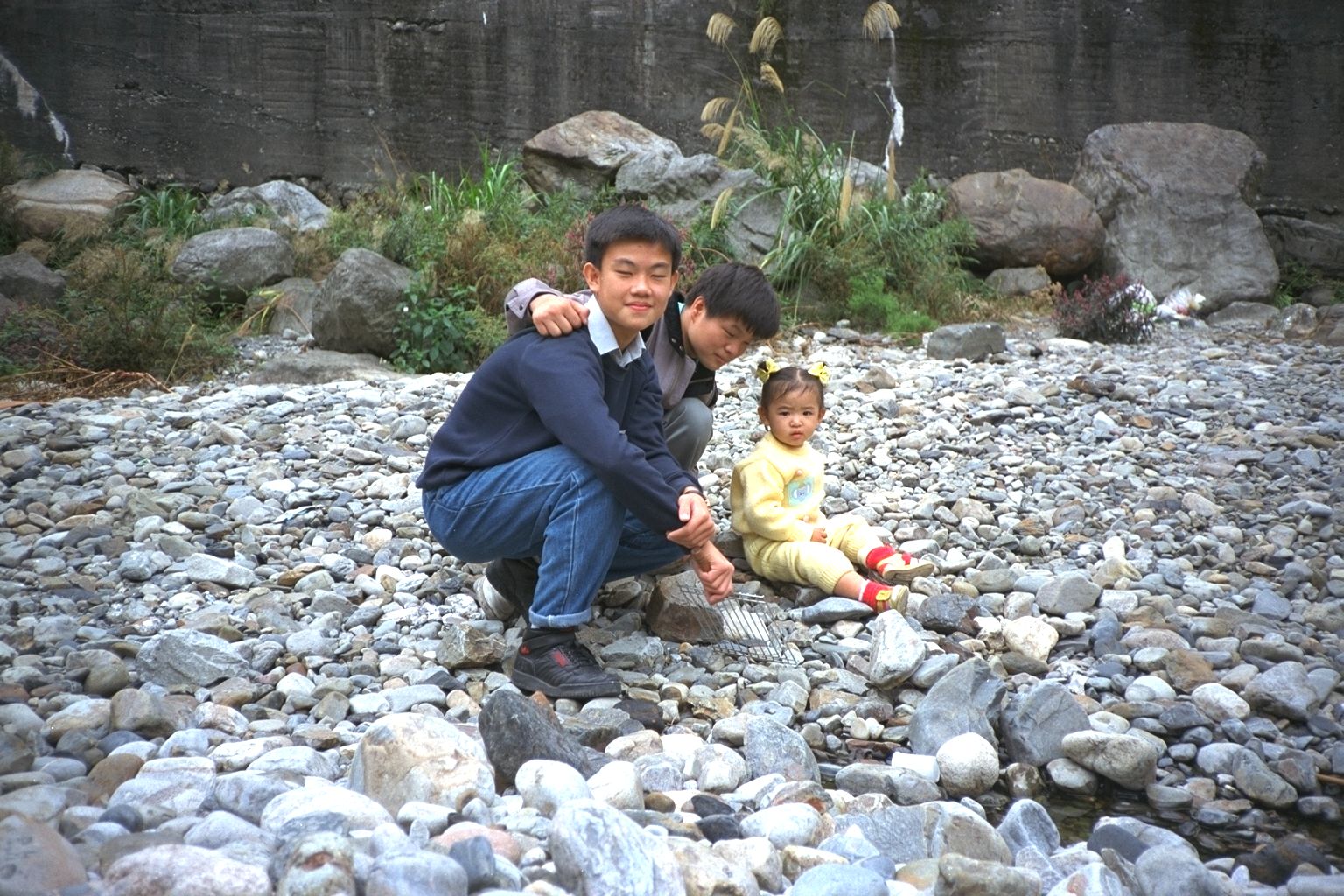 嶺東中學資訊科一班帥哥網路同學會老照片時光機