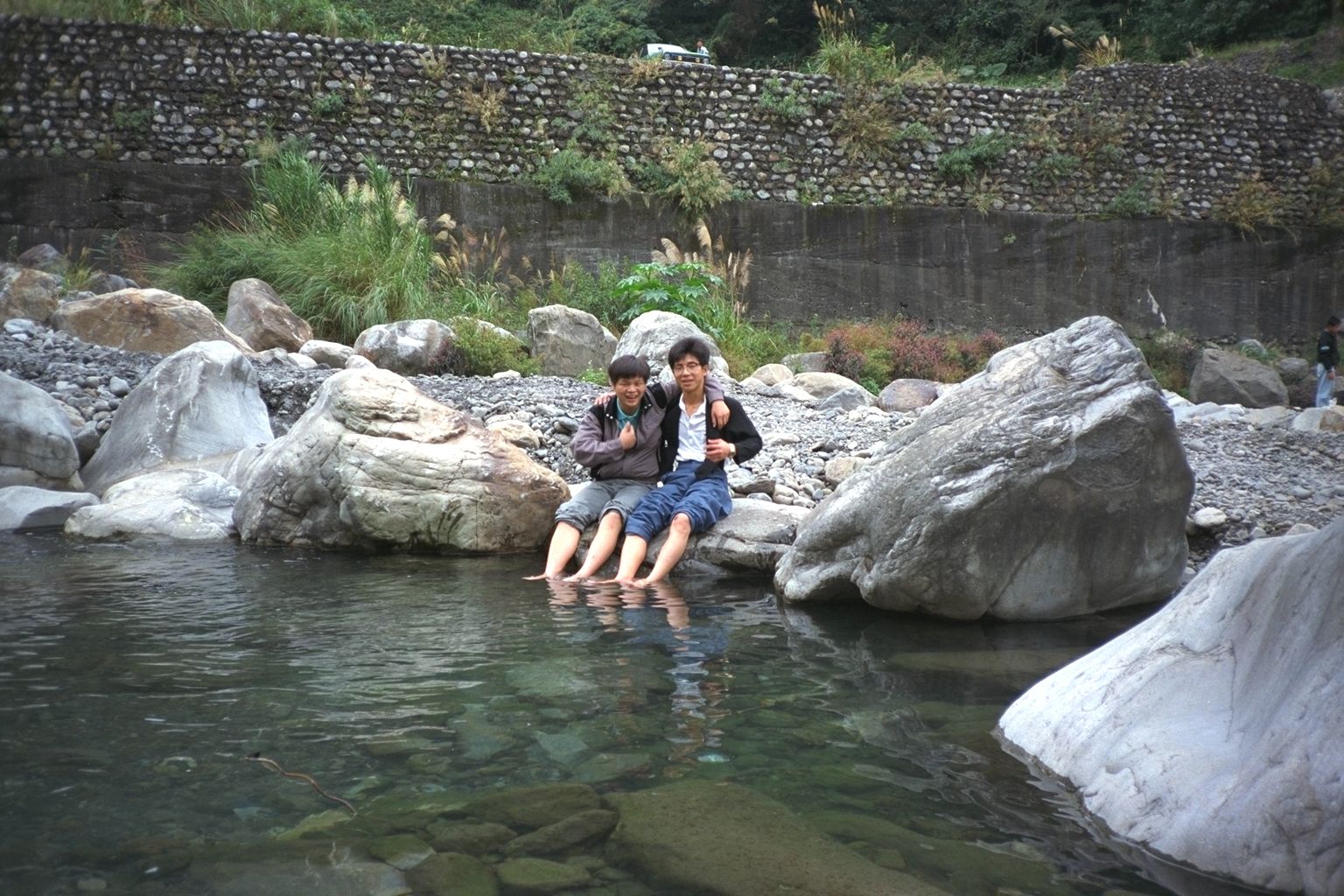 嶺東中學資訊科一班帥哥網路同學會老照片時光機