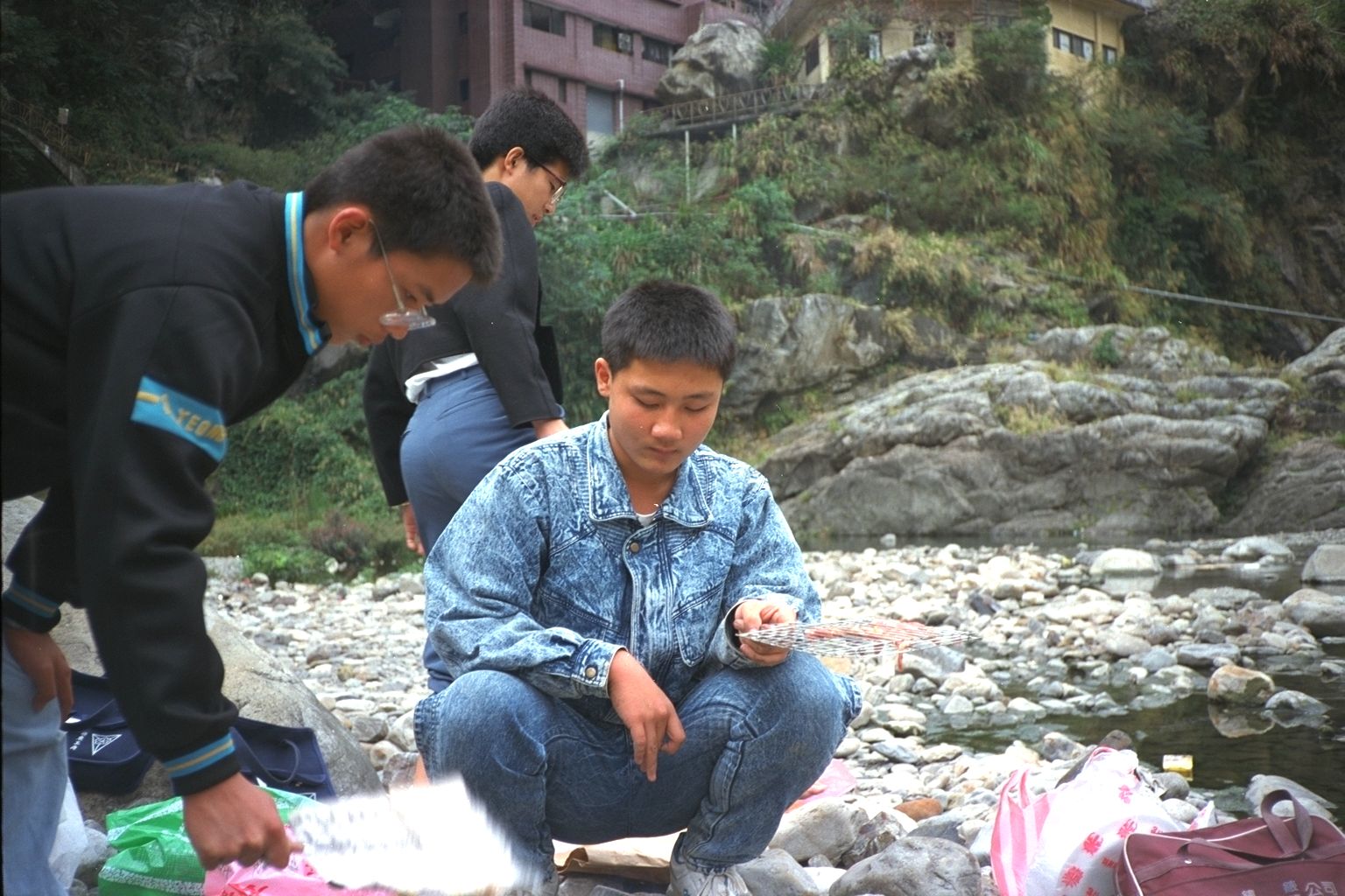 嶺東中學資訊科一班帥哥網路同學會老照片時光機