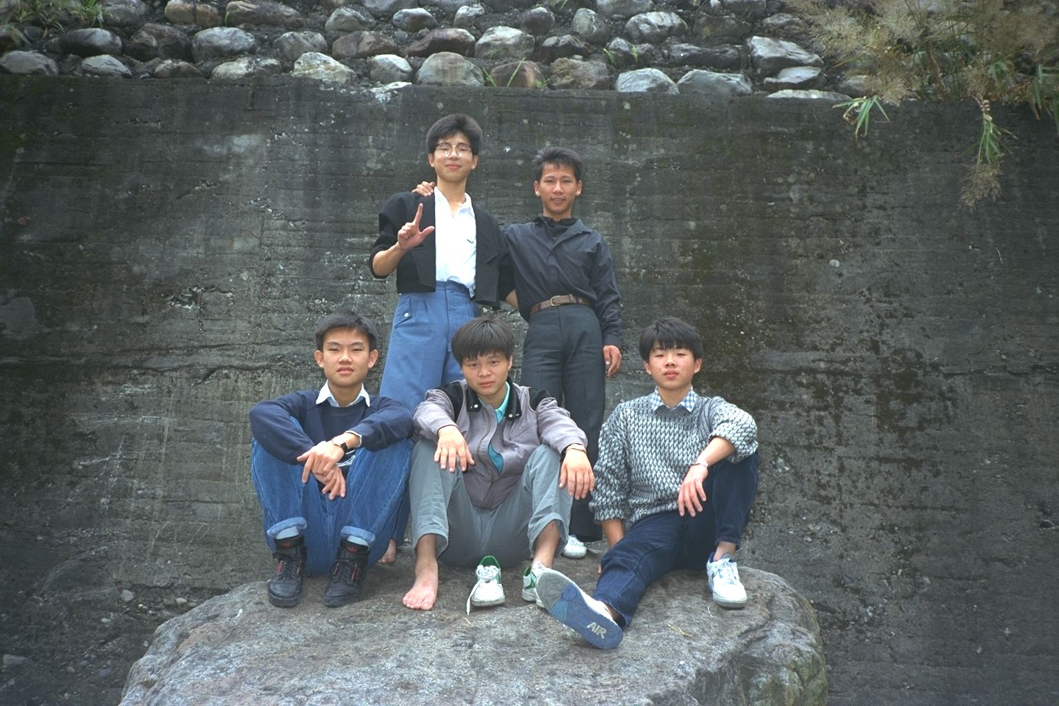 嶺東中學資訊科一班帥哥網路同學會老照片時光機