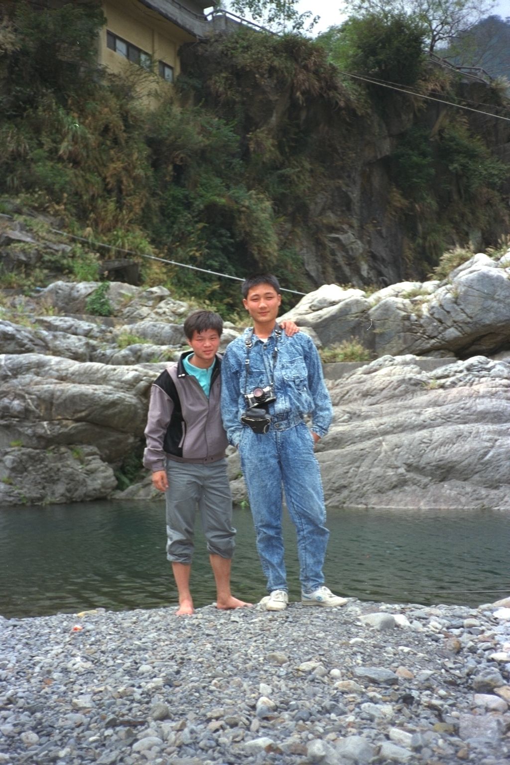 嶺東中學資訊科一班帥哥網路同學會老照片時光機