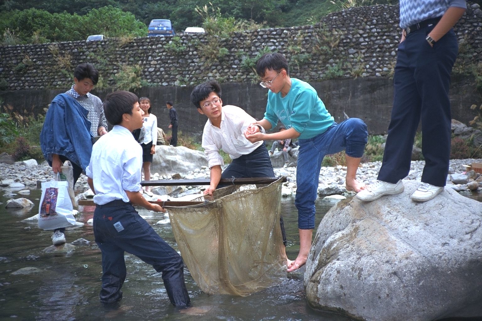 嶺東中學資訊科一班帥哥網路同學會老照片時光機
