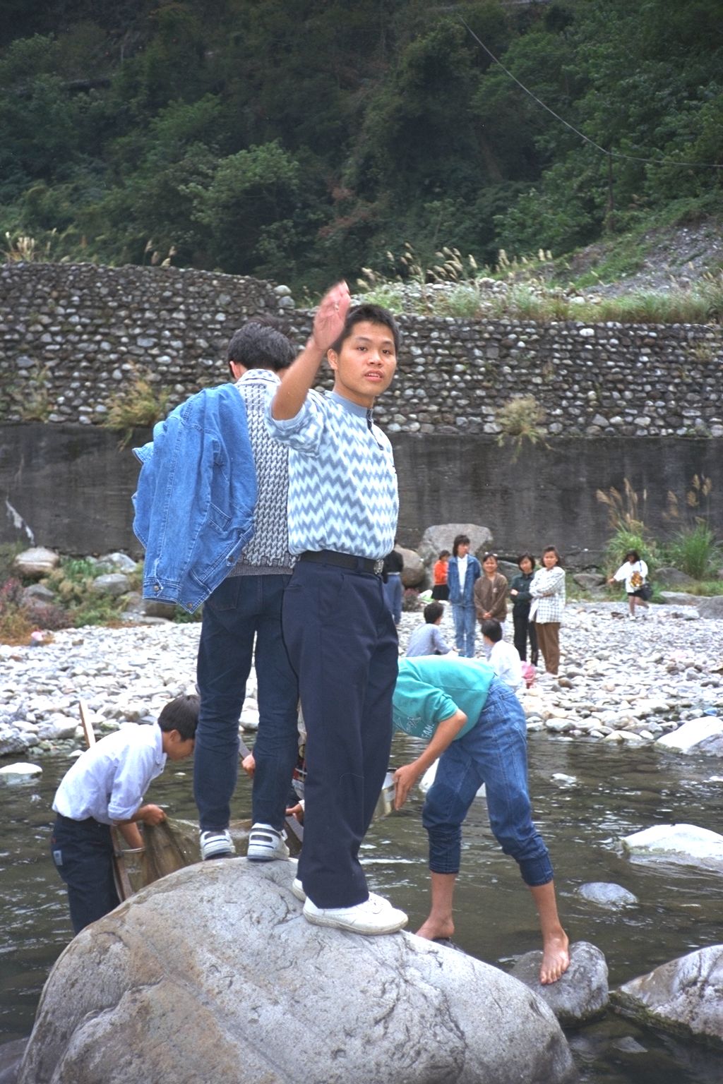 嶺東中學資訊科一班帥哥網路同學會老照片時光機