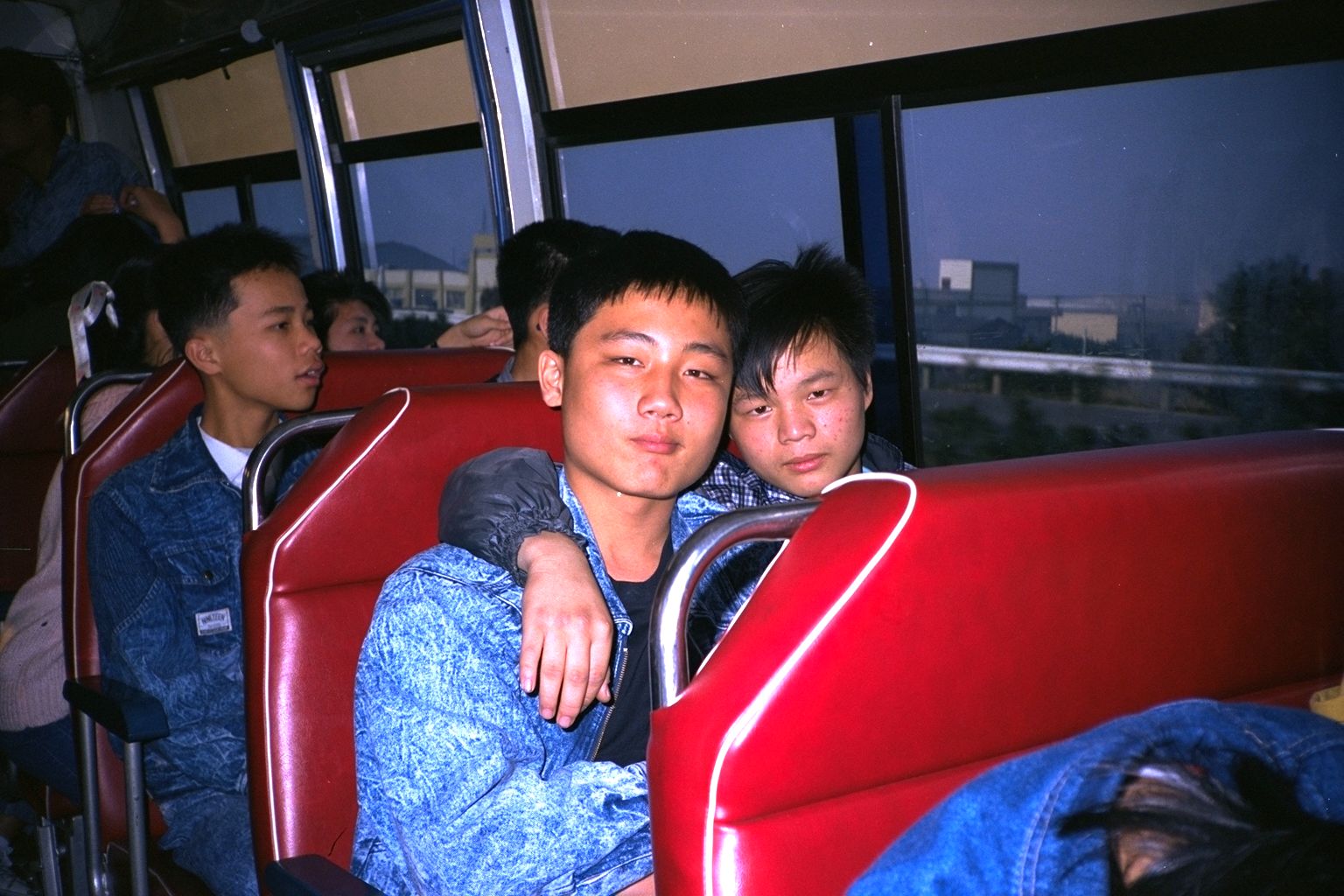 嶺東中學資訊科一班帥哥網路同學會老照片時光機