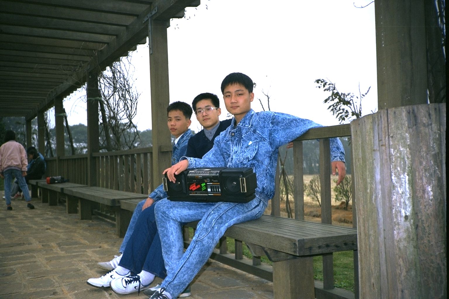 嶺東中學資訊科一班帥哥網路同學會老照片時光機