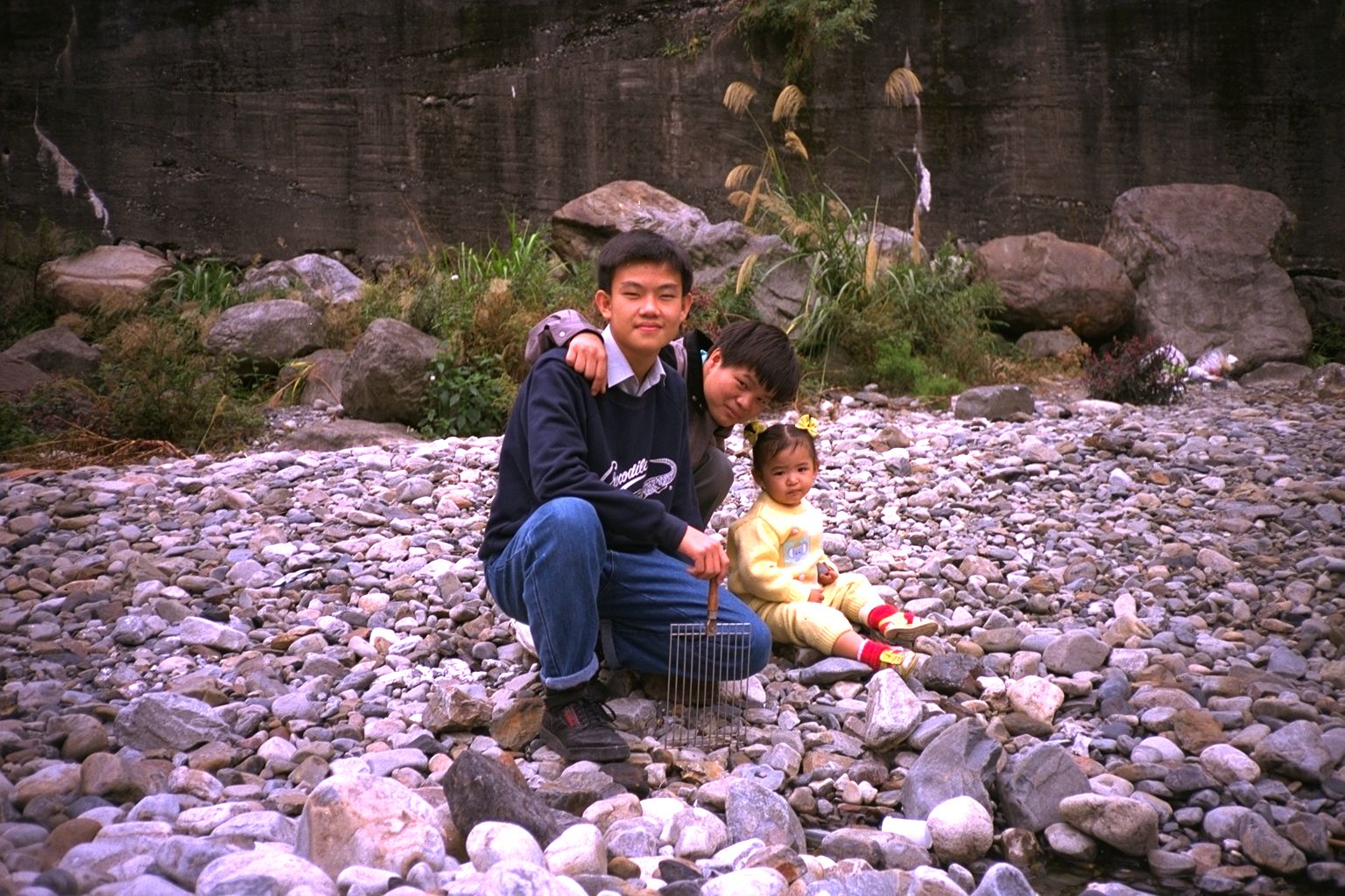 嶺東中學資訊科一班帥哥網路同學會老照片時光機
