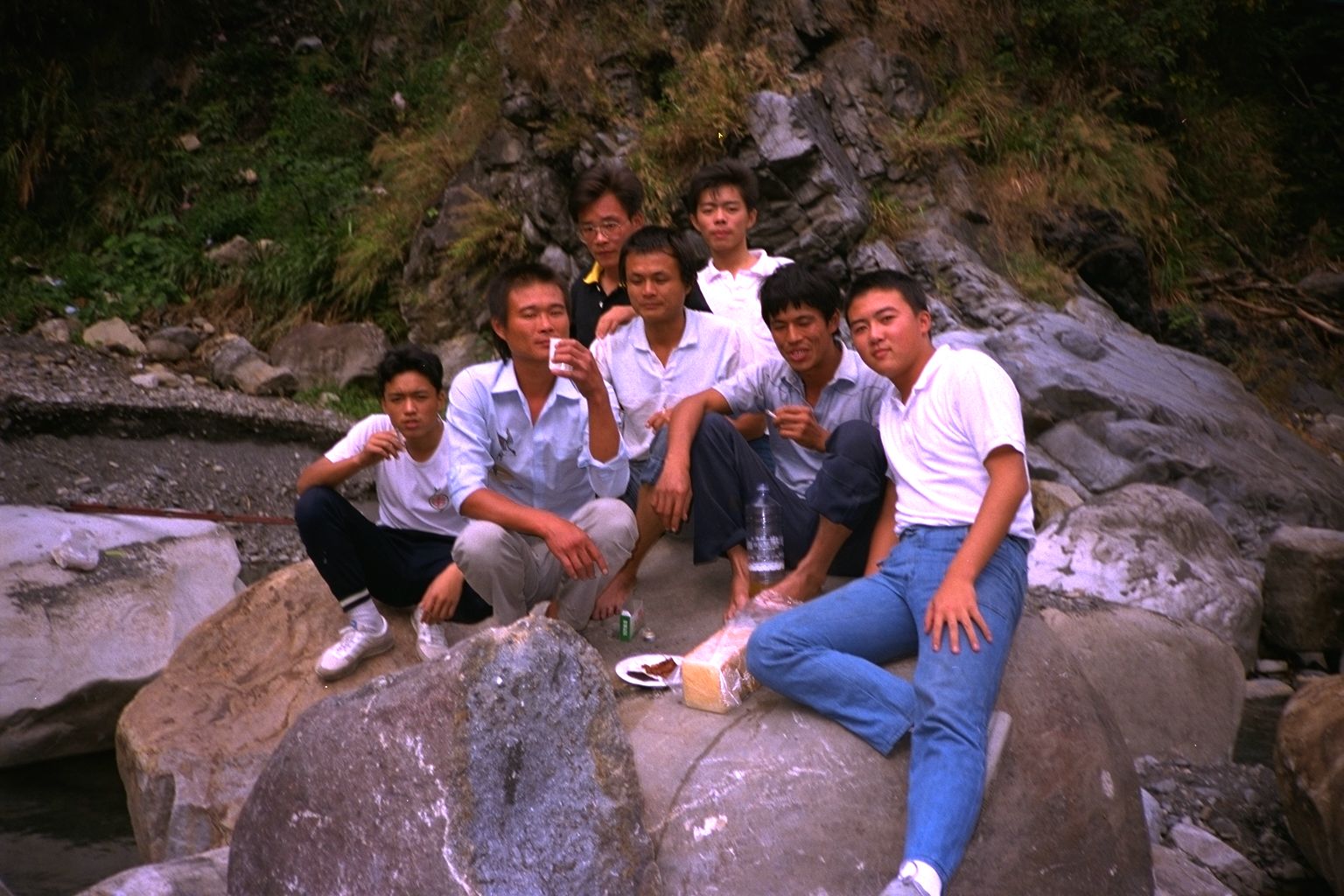 嶺東中學資訊科一班帥哥網路同學會老照片時光機