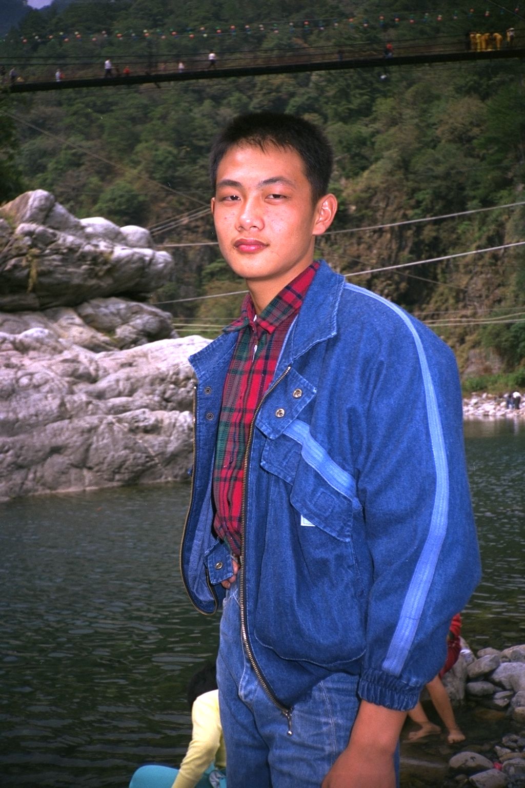 嶺東中學資訊科一班帥哥網路同學會老照片時光機