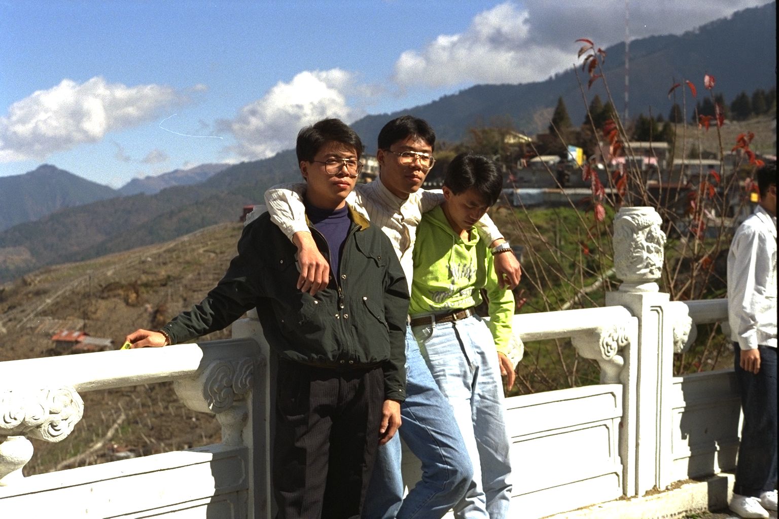 嶺東中學資訊科五班畢業旅行帥哥網路同學會老照片時光機