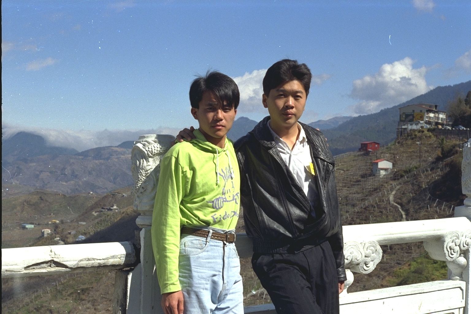 嶺東中學資訊科五班畢業旅行帥哥網路同學會老照片時光機