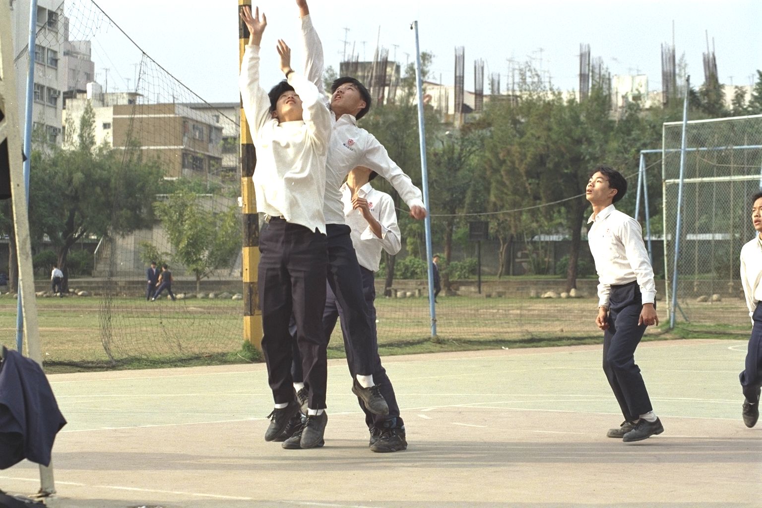 新民高中校園籃球場老照片時光機