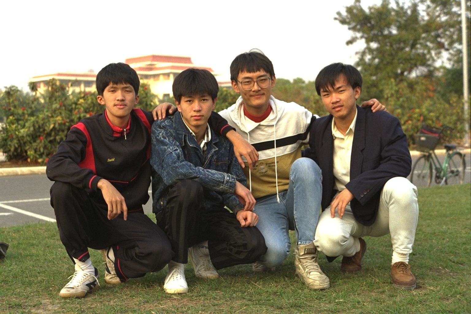 新民高中班聚徐嘉隆吳國慶昭廷中興大學校園外拍老照片時光機