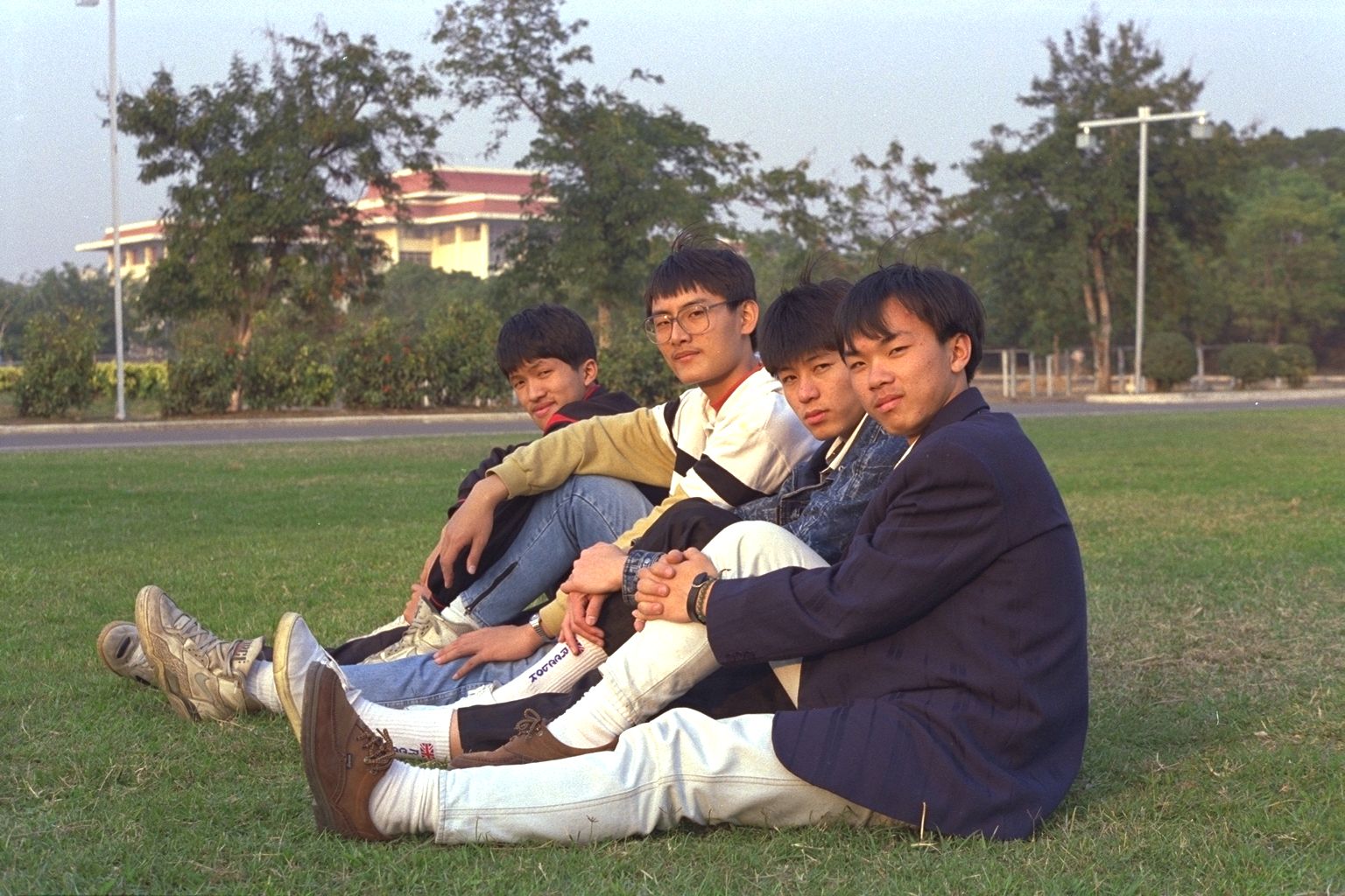 新民高中班聚徐嘉隆吳國慶昭廷中興大學校園外拍老照片時光機