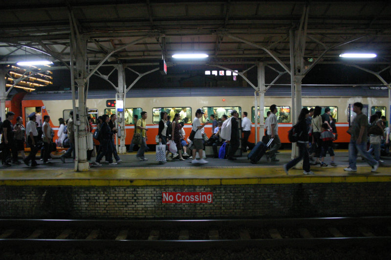 2006中秋節前夕台中火車站台灣鐵路旅遊攝影