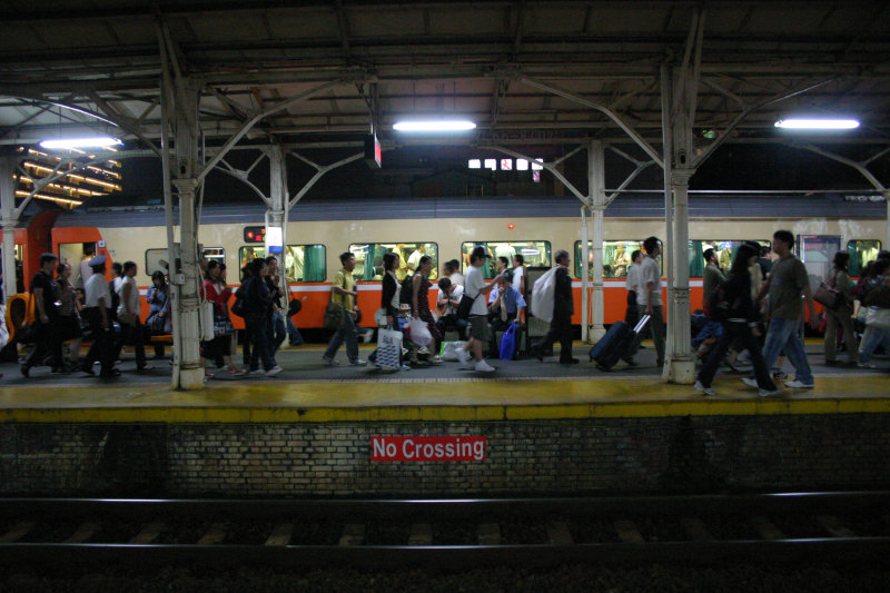 2006中秋節前夕台中火車站台灣鐵路旅遊攝影