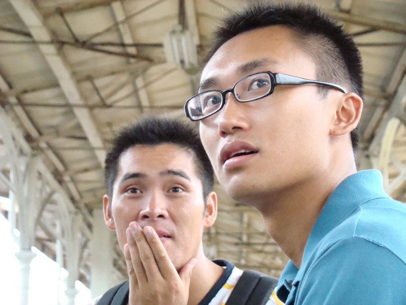 月台交談旅客2007-09-09台中火車站台灣鐵路旅遊攝影