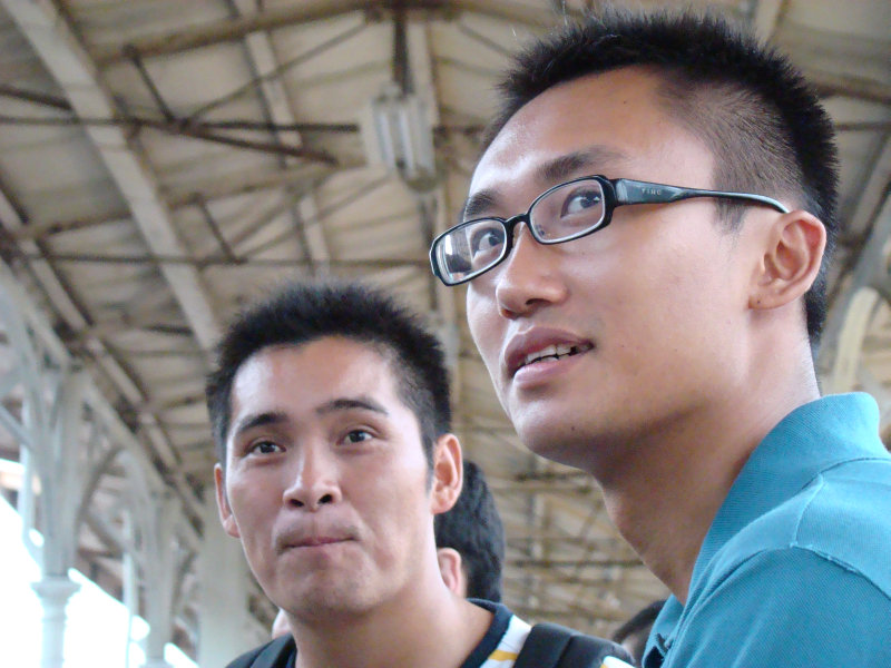 月台交談旅客2007-09-09台中火車站台灣鐵路旅遊攝影
