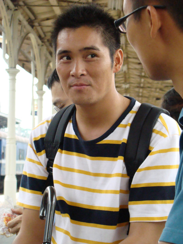 月台交談旅客2007-09-09台中火車站台灣鐵路旅遊攝影