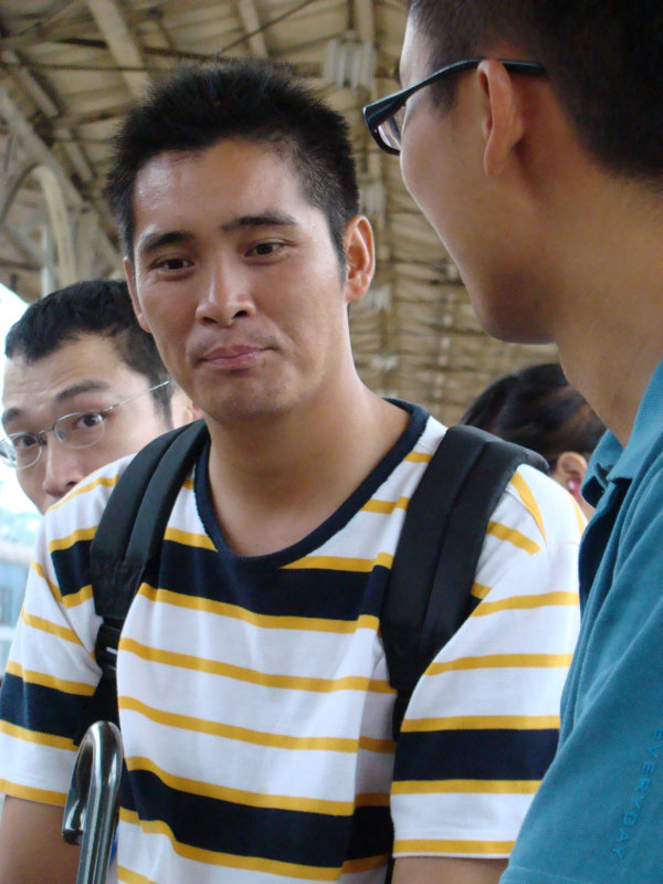 月台交談旅客2007-09-09台中火車站台灣鐵路旅遊攝影